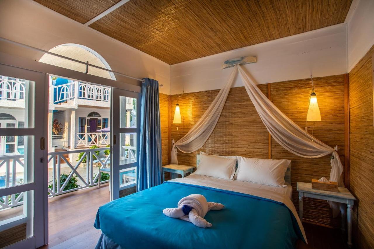 Santorini Beach Resort Gili Trawangan Esterno foto